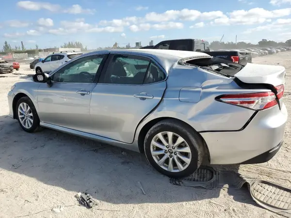 4T1B11HK1JU554414 2018 TOYOTA CAMRY - Image 2