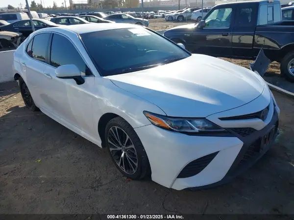 4T1B11HK1JU554798 2018 TOYOTA CAMRY - Image 1
