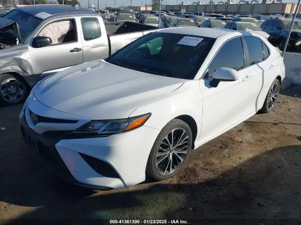 4T1B11HK1JU554798 2018 TOYOTA CAMRY - Image 2