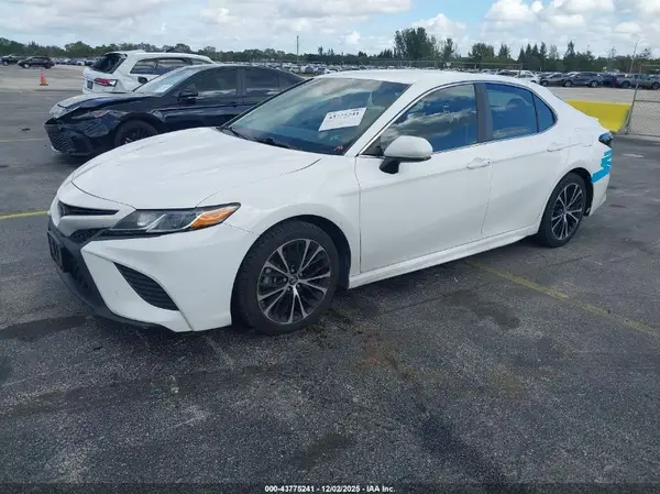 4T1B11HK1JU554932 2018 TOYOTA CAMRY - Image 2
