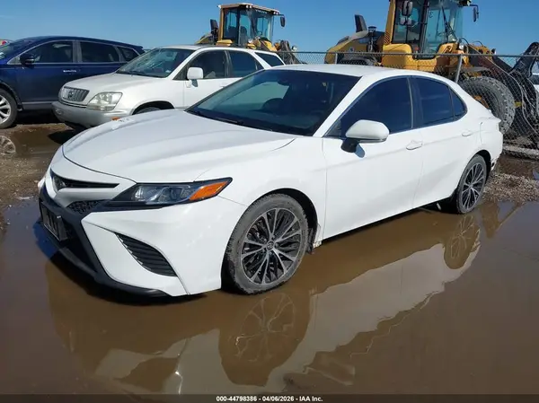 4T1B11HK1JU555269 2018 TOYOTA CAMRY - Image 2
