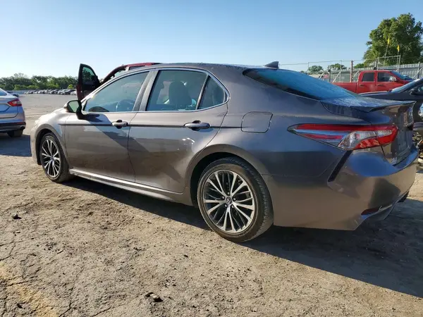 4T1B11HK1JU558060 2018 TOYOTA CAMRY - Image 2