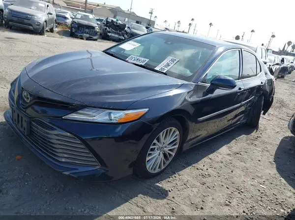 4T1B11HK1JU558558 2018 TOYOTA CAMRY - Image 2