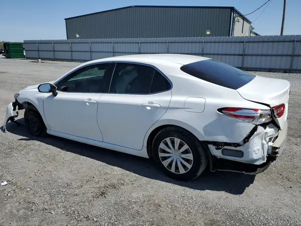 4T1B11HK1JU558642 2018 TOYOTA CAMRY - Image 2
