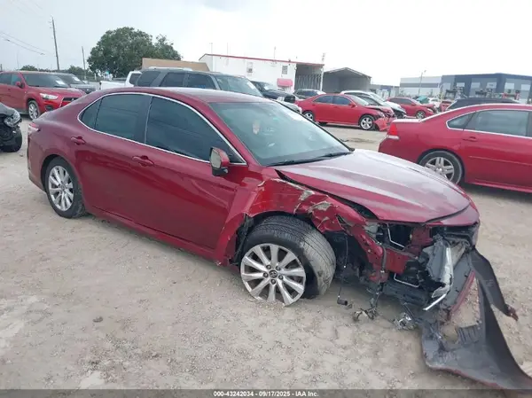 4T1B11HK1JU558754 2018 TOYOTA CAMRY - Image 1