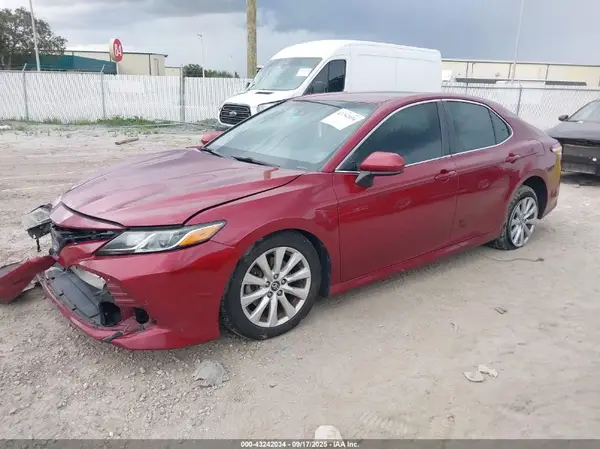 4T1B11HK1JU558754 2018 TOYOTA CAMRY - Image 2