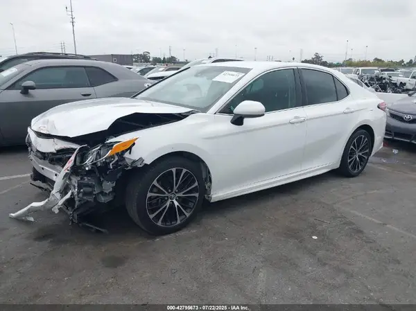 4T1B11HK1JU559130 2018 TOYOTA CAMRY - Image 2