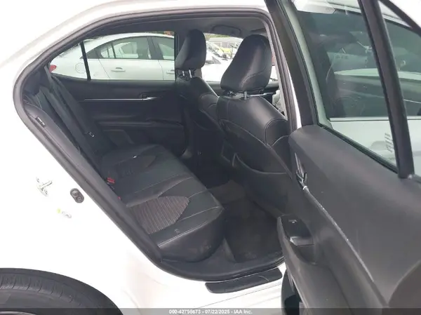 4T1B11HK1JU559130 2018 TOYOTA CAMRY - Image 8