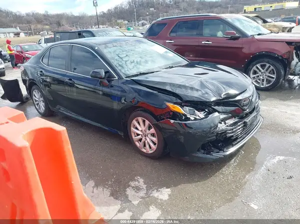 4T1B11HK1JU559581 2018 TOYOTA CAMRY - Image 1