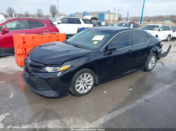 4T1B11HK1JU559581 2018 TOYOTA CAMRY - Image 2