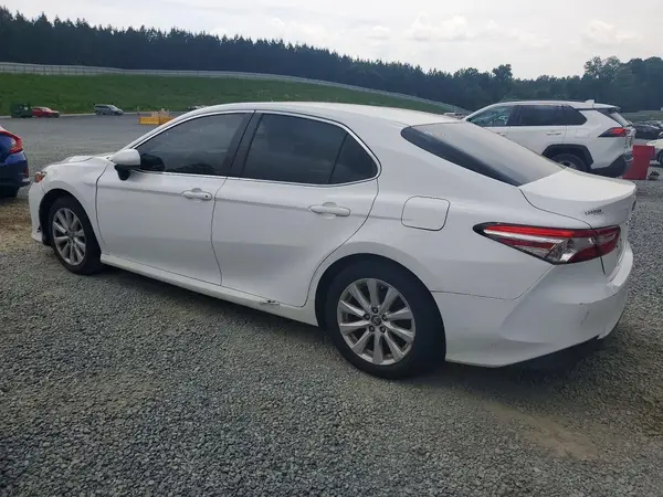 4T1B11HK1JU560844 2018 TOYOTA CAMRY - Image 2