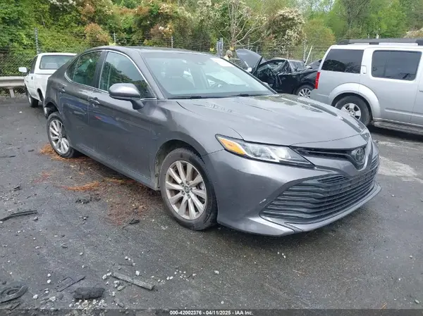 4T1B11HK1JU561136 2018 TOYOTA CAMRY - Image 1
