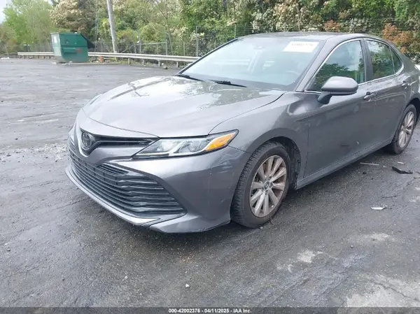 4T1B11HK1JU561136 2018 TOYOTA CAMRY - Image 2