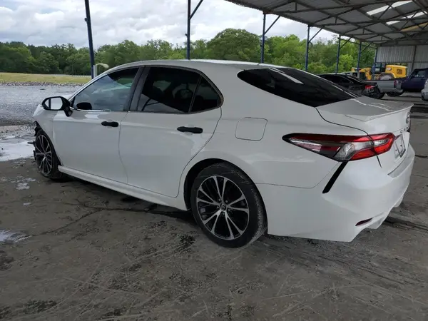 4T1B11HK1JU561637 2018 TOYOTA CAMRY - Image 2