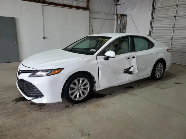 4T1B11HK1JU563047 2018 TOYOTA CAMRY - Image 1