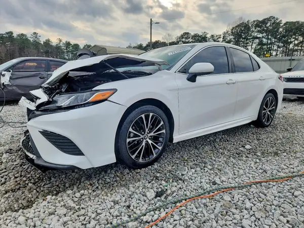 4T1B11HK1JU563100 2018 TOYOTA CAMRY - Image 1