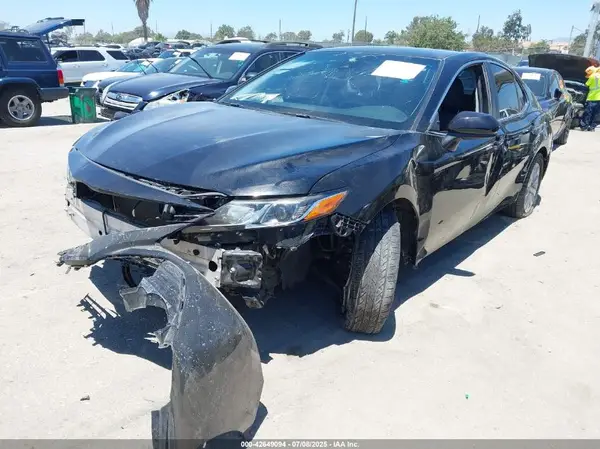 4T1B11HK1JU563114 2018 TOYOTA CAMRY - Image 2