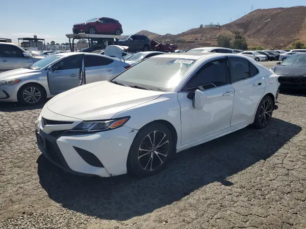 4T1B11HK1JU563906 2018 TOYOTA CAMRY - Image 1