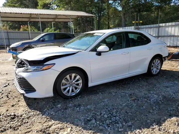 4T1B11HK1JU564165 2018 TOYOTA CAMRY - Image 1