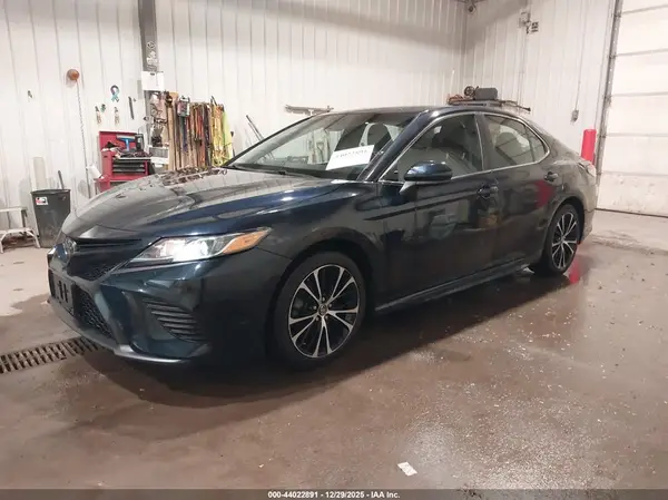 4T1B11HK1JU564196 2018 TOYOTA CAMRY - Image 2