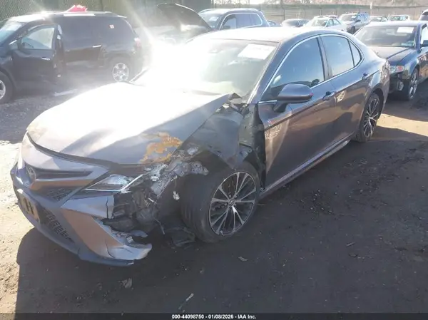 4T1B11HK1JU564506 2018 TOYOTA CAMRY - Image 2