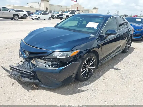 4T1B11HK1JU565266 2018 TOYOTA CAMRY - Image 2