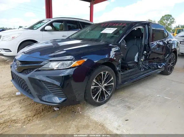 4T1B11HK1JU565851 2018 TOYOTA CAMRY - Image 2