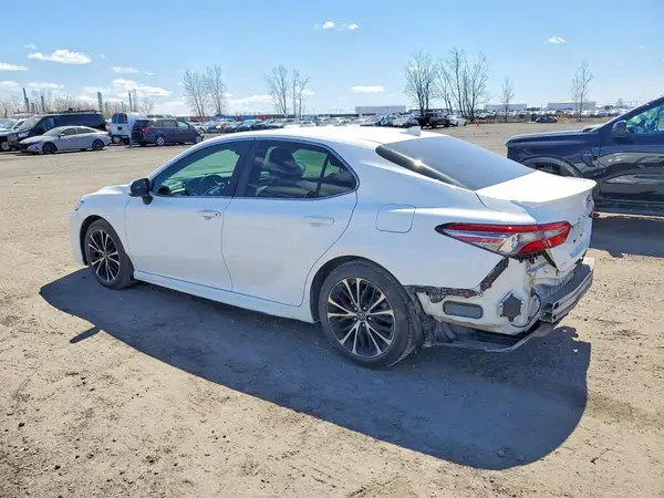4T1B11HK1JU566532 2018 TOYOTA CAMRY - Image 2