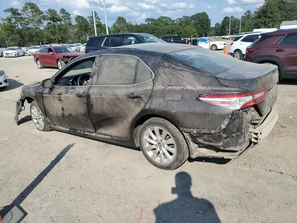 4T1B11HK1JU566921 2018 TOYOTA CAMRY - Image 2