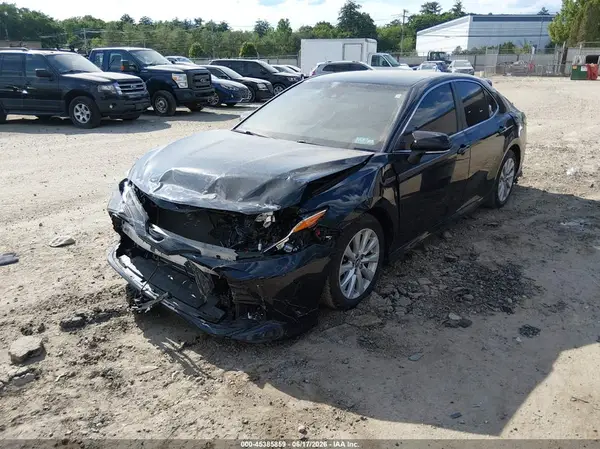 4T1B11HK1JU568152 2018 TOYOTA CAMRY - Image 2