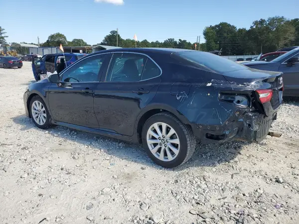 4T1B11HK1JU571052 2018 TOYOTA CAMRY - Image 2