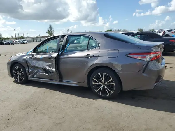4T1B11HK1JU571620 2018 TOYOTA CAMRY - Image 2
