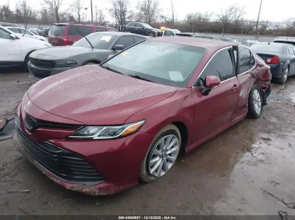 4T1B11HK1JU571875 2018 TOYOTA CAMRY - Image 2