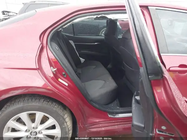 4T1B11HK1JU571875 2018 TOYOTA CAMRY - Image 8