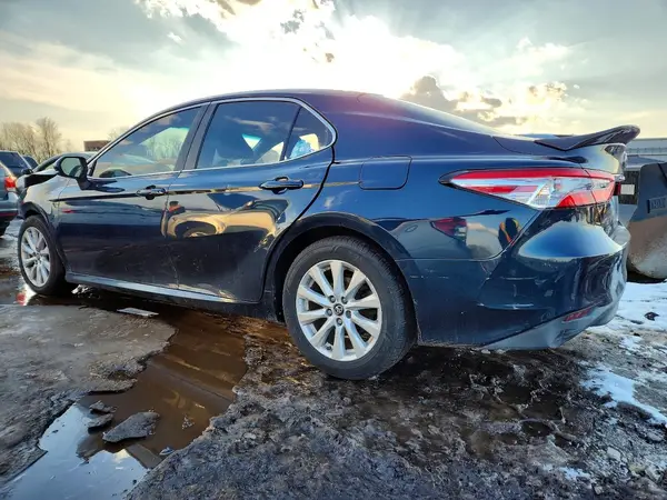4T1B11HK1JU572346 2018 TOYOTA CAMRY - Image 2