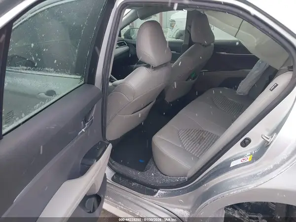 4T1B11HK1JU573383 2018 TOYOTA CAMRY - Image 8