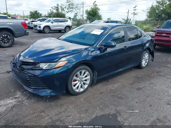 4T1B11HK1JU574419 2018 TOYOTA CAMRY - Image 2