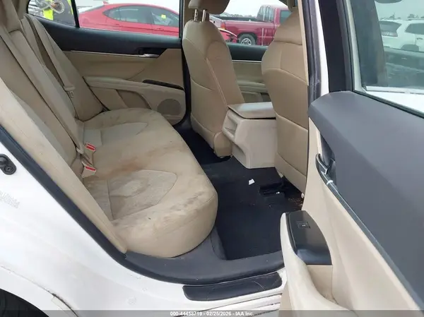 4T1B11HK1JU575957 2018 TOYOTA CAMRY - Image 8