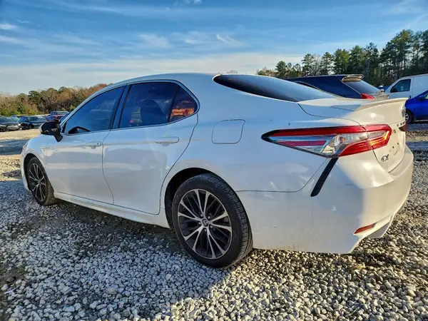 4T1B11HK1JU576512 2018 TOYOTA CAMRY - Image 2