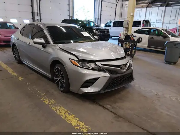 4T1B11HK1JU577658 2018 TOYOTA CAMRY - Image 1