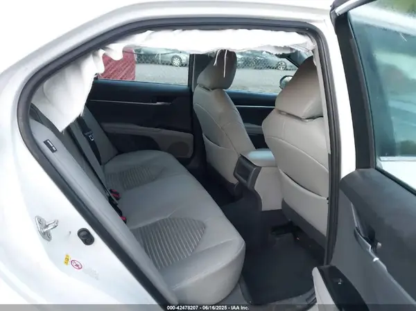 4T1B11HK1JU577708 2018 TOYOTA CAMRY - Image 8