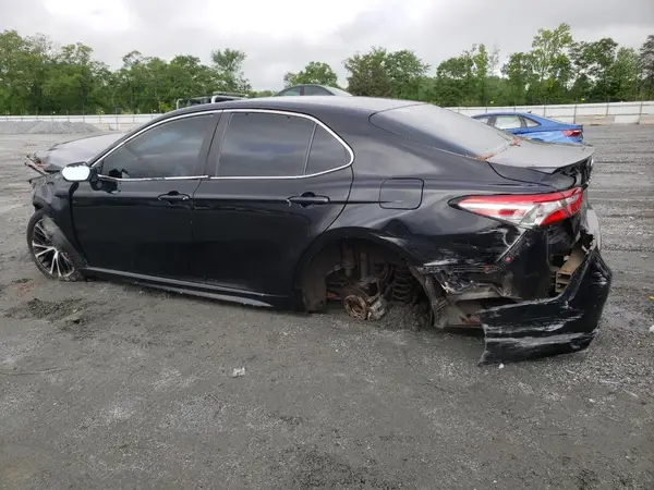 4T1B11HK1JU578230 2018 TOYOTA CAMRY - Image 2