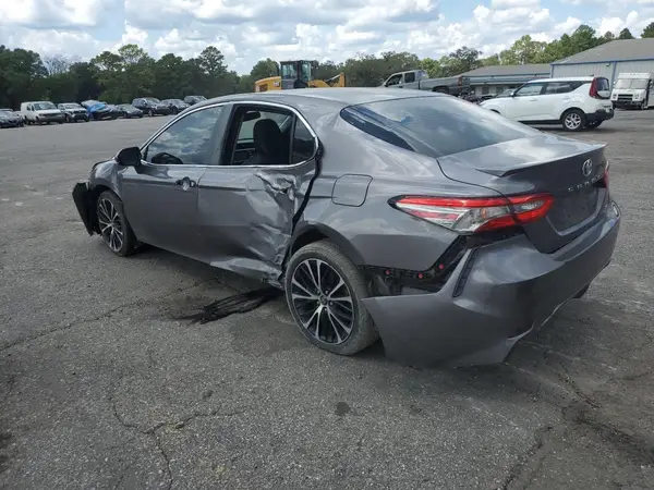 4T1B11HK1JU580804 2018 TOYOTA CAMRY - Image 2