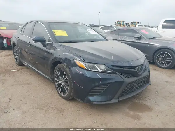4T1B11HK1JU581175 2018 TOYOTA CAMRY - Image 1