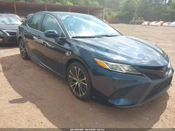 4T1B11HK1JU581418 2018 TOYOTA CAMRY - Image 1