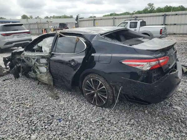 4T1B11HK1JU581922 2018 TOYOTA CAMRY - Image 2