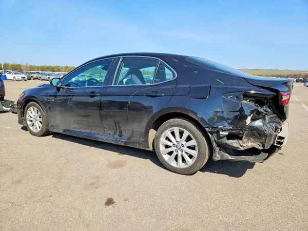 4T1B11HK1JU582200 2018 TOYOTA CAMRY - Image 2