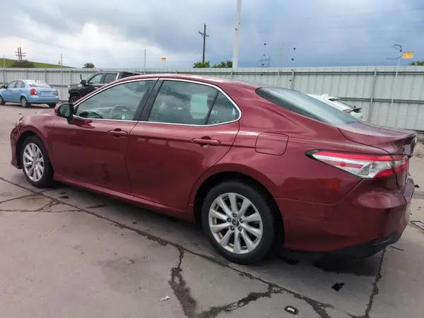 4T1B11HK1JU582391 2018 TOYOTA CAMRY - Image 2
