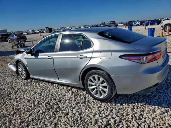 4T1B11HK1JU584612 2018 TOYOTA CAMRY - Image 2
