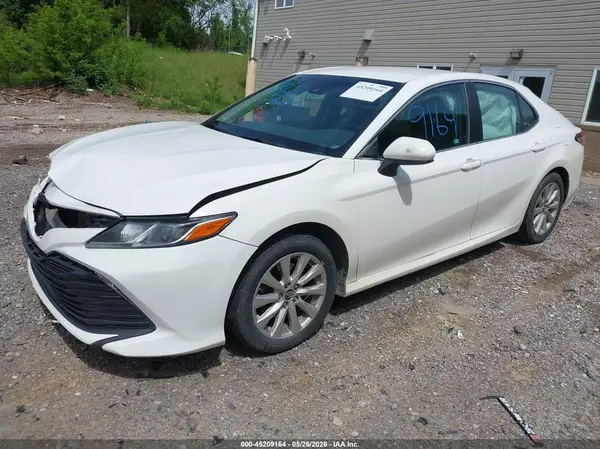 4T1B11HK1JU585310 2018 TOYOTA CAMRY - Image 2